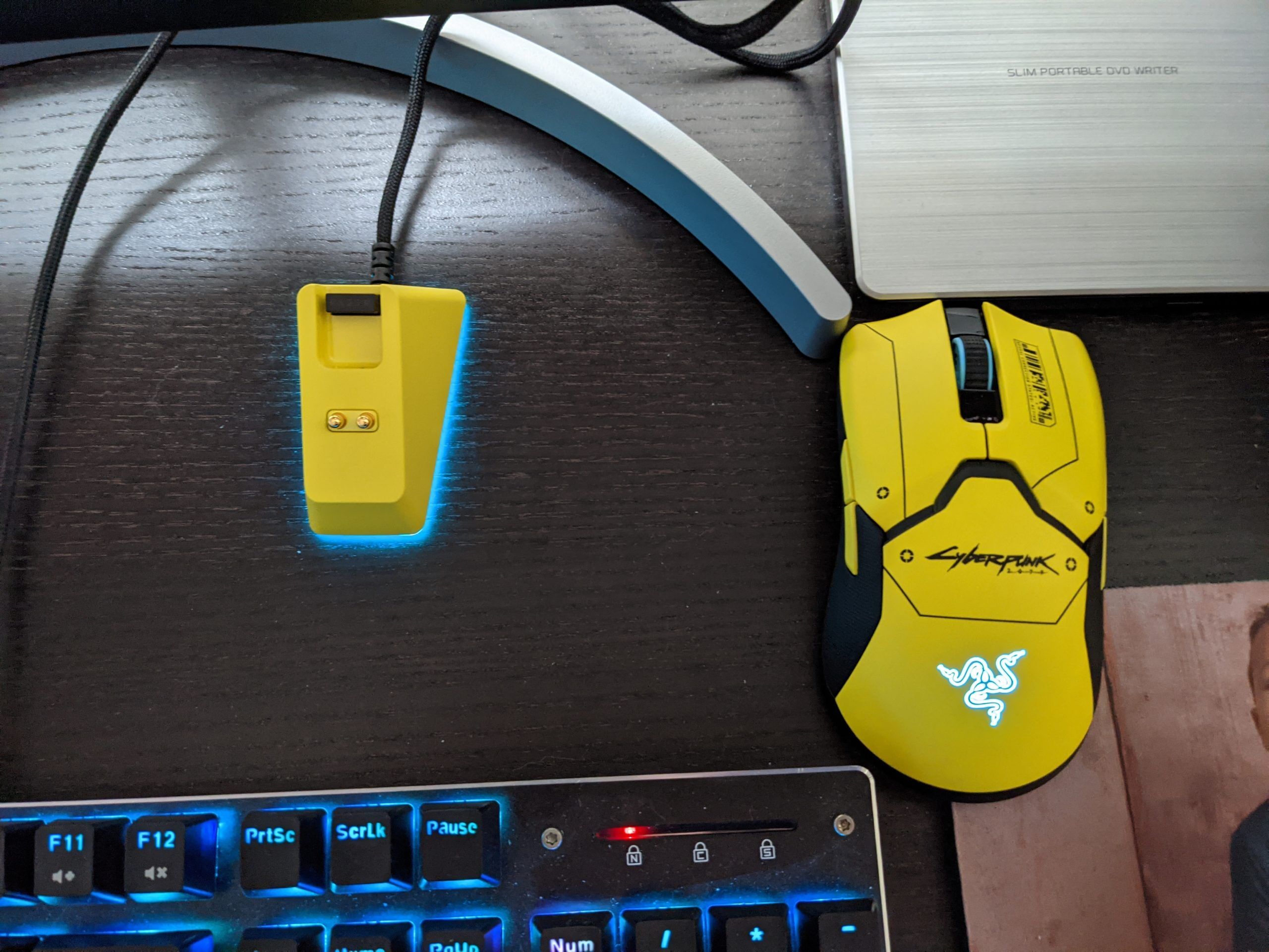 Razer Viper Ultimate Cyberpunk 77 Edition Gamesreviews Com Razer Viper Ultimate Cyberpunk 77 Edition Gamesreviews Com